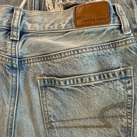 American Eagle Outfitters Women’s Blue Distressed Mom Jeans Size 2 X-Long - Picture 10 of 12